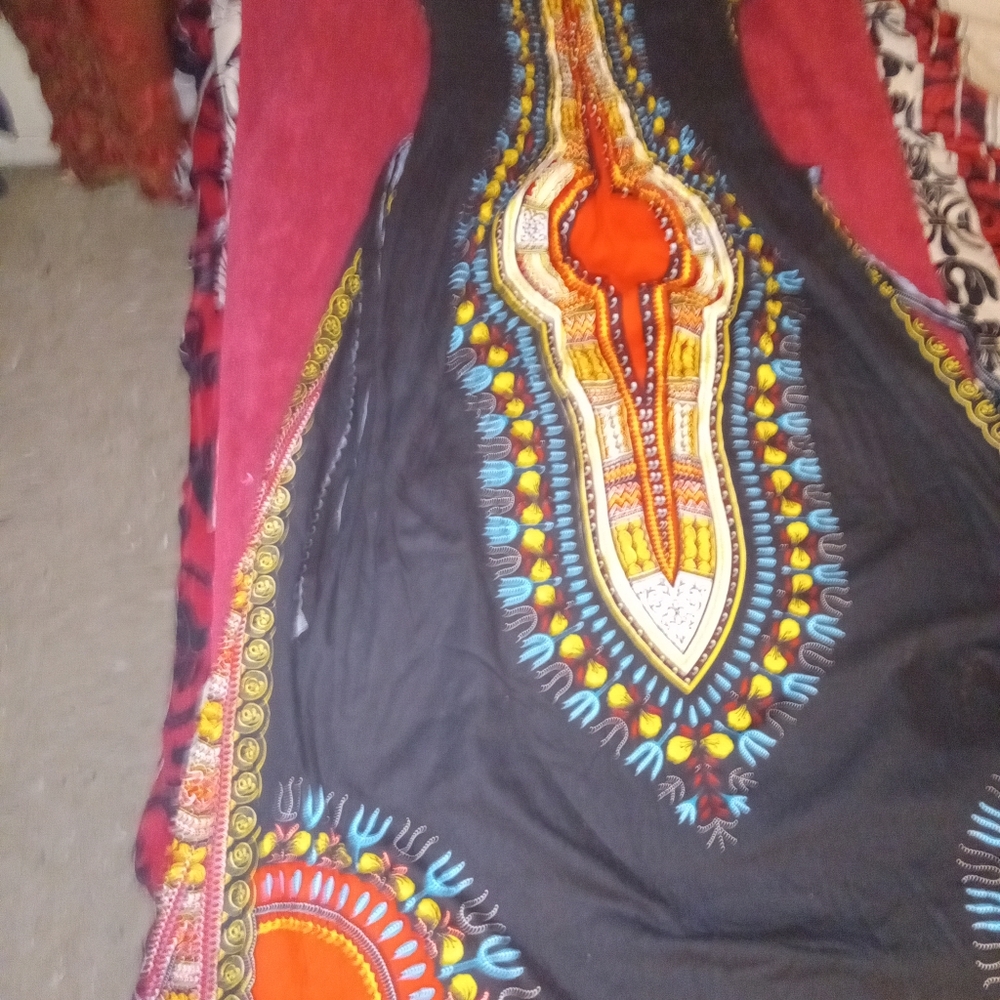 TRIbAL PRINTED DRESS.. - Picture 3 of 9